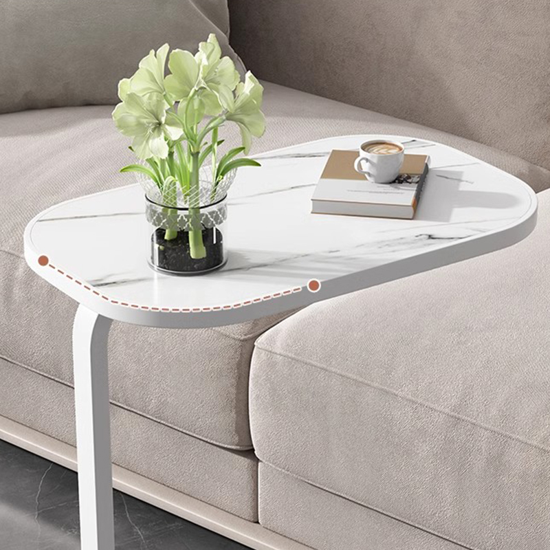 Bàn cà phê bên ghế sofa