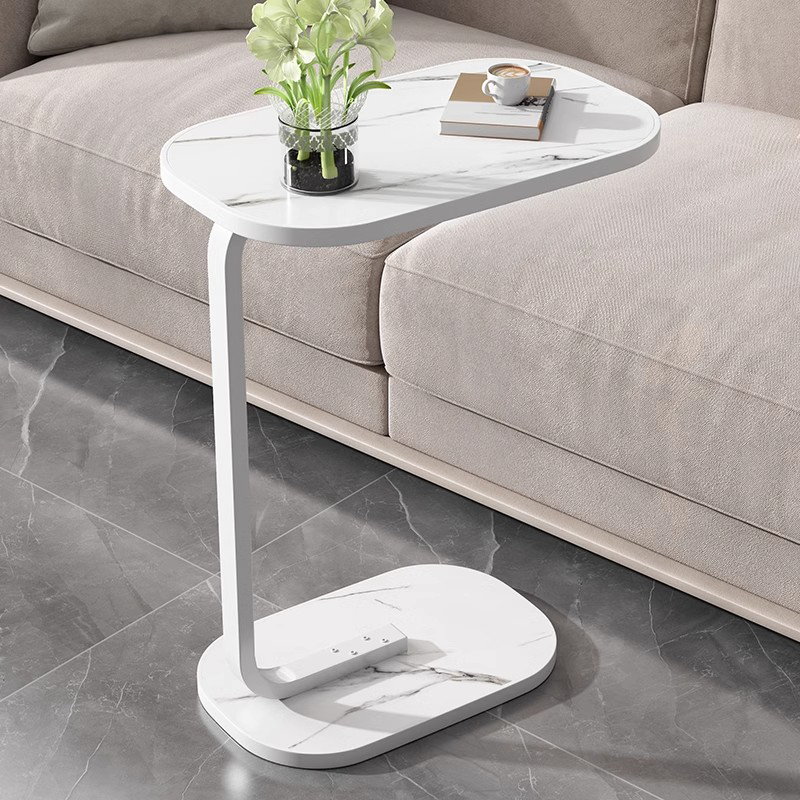Bàn cà phê bên ghế sofa