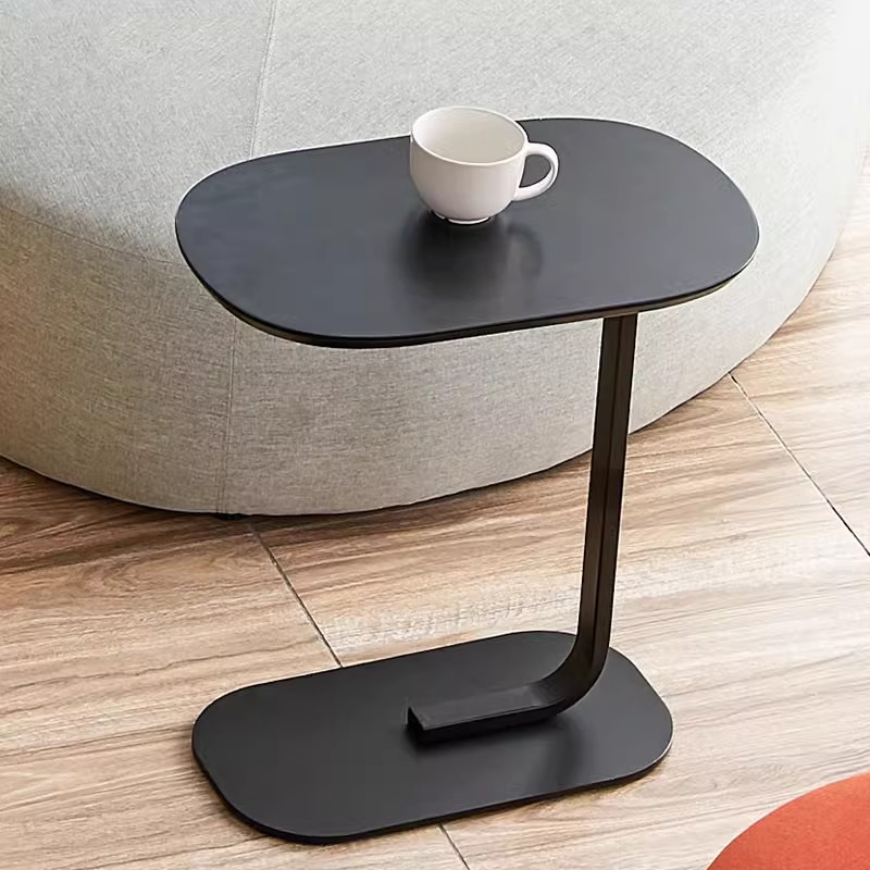 Bàn cà phê bên ghế sofa